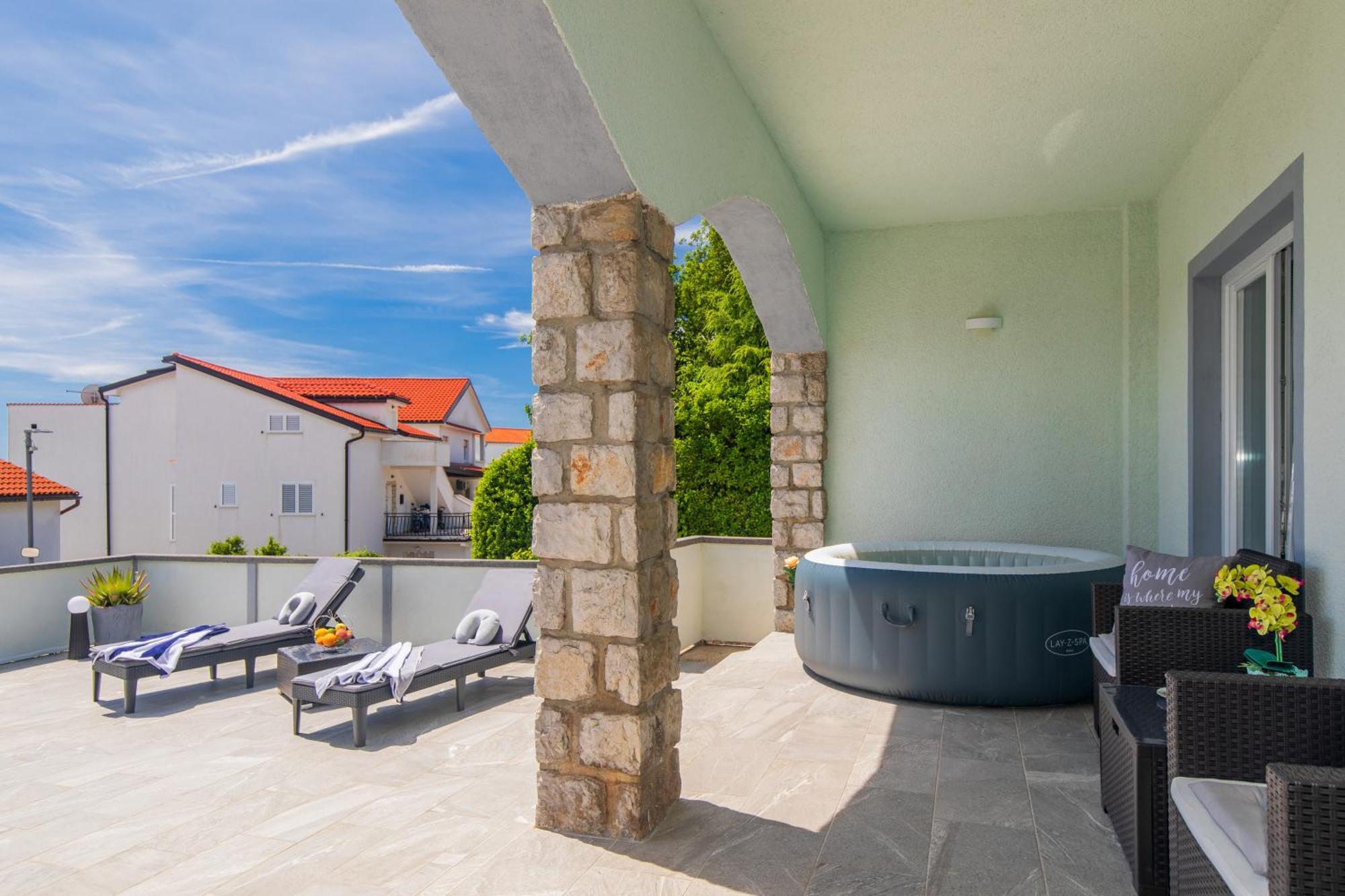 Apartment Tara With Seaview Krk Town Exterior foto